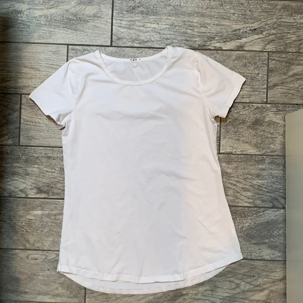White  T-shirt size medium
